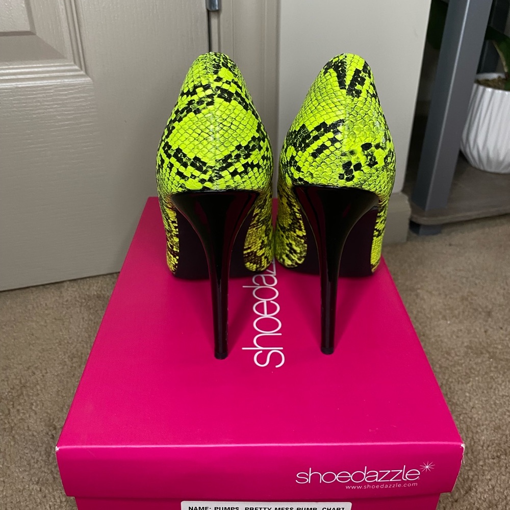 Python Print Chartreuse Pumps - Picture 2 of 3